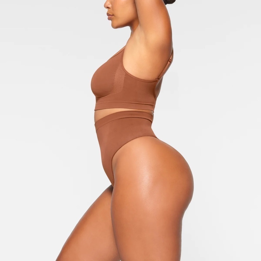 SKIMS Sculpting Mid Waist Thong Shapewear XS Seamless Smoothing - Picture 3 of 3